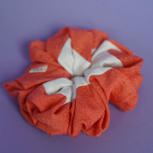 Upcycled fluffy Japanse kimono scrunchie-Oranje