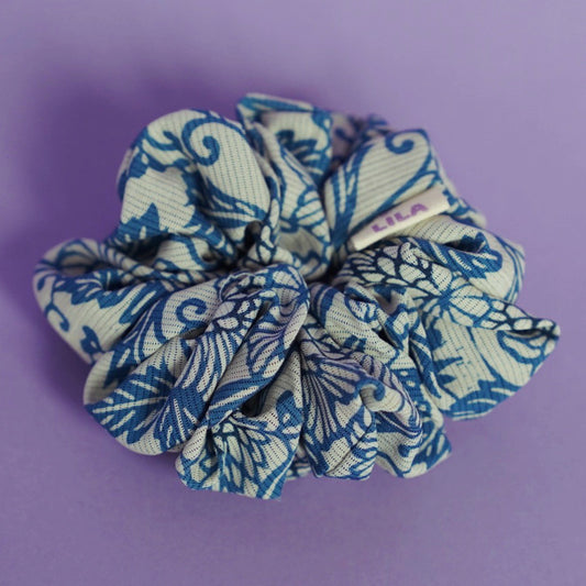 XL Upcycled fluffy Japanese kimono scrunchie - Delft Blue