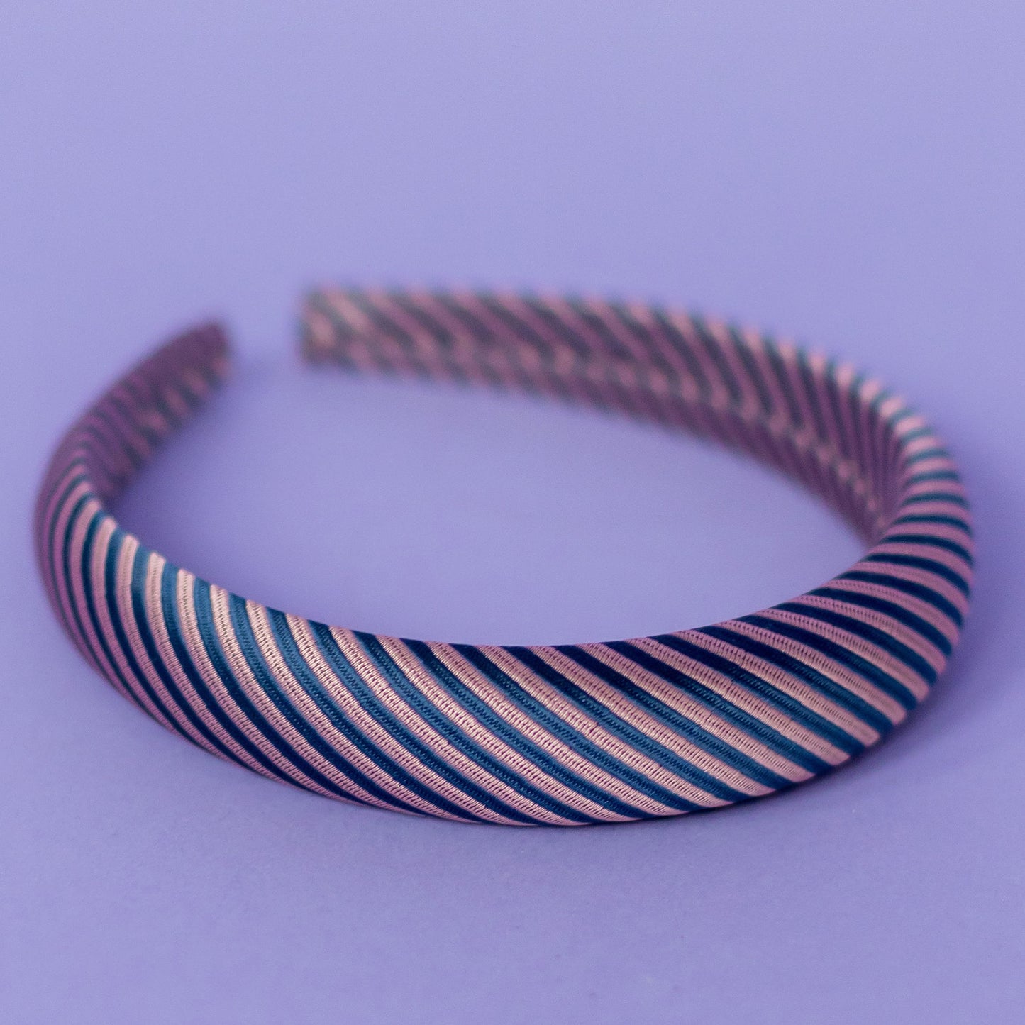 Stropdas haarband- Donker blauw met roze strepen